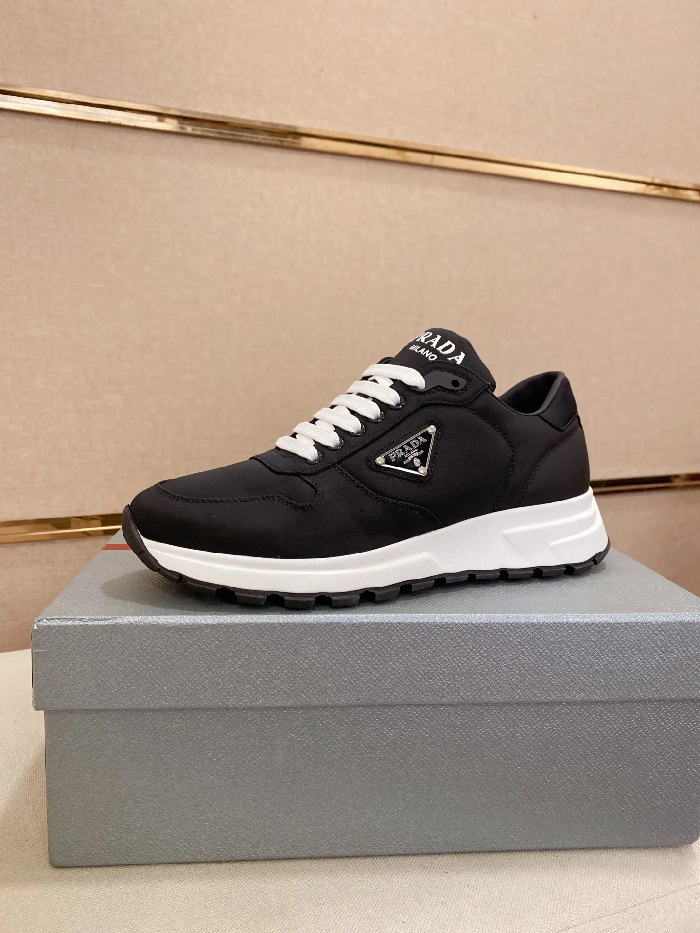 Factory price 540💰 ✔️✔️✔️High version High-quality new PRADA counters are on the market at the same time. The new men's shoes and 😘fabrics are selected from imported first-layer cowhide and are made by pure handcrafts. Lining: Full cowhide lining. 👍🏿 High-end ☄️ air-cushion molded anti-slip rubber outsole, exquisite lines, simple and elegant, comfortable and high-end for leisure travel. Code number: 38 to 44